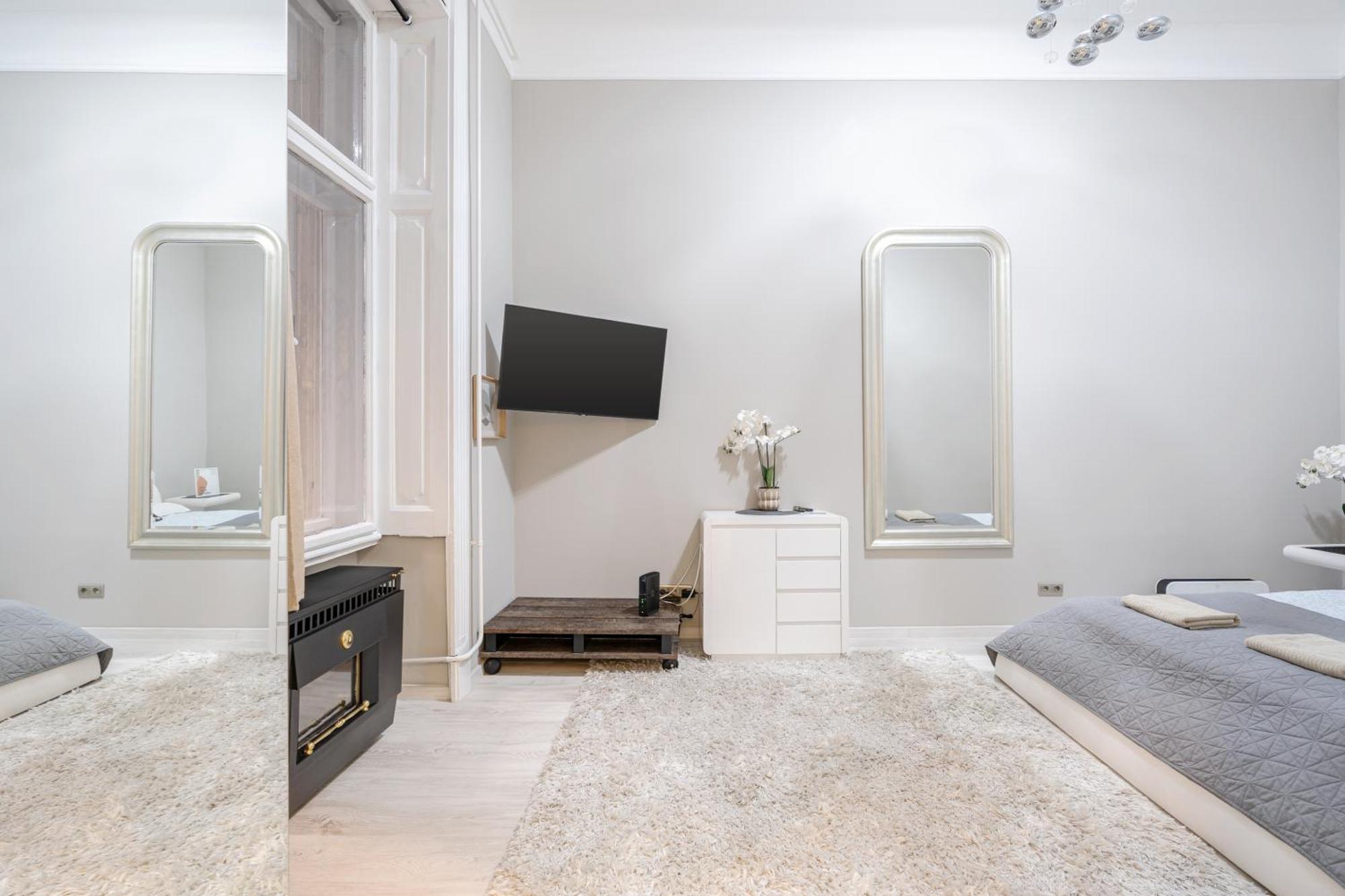 Sea Holly Apartment - With Perfect Location 2 Separate Bdrms Budapesta Exterior foto