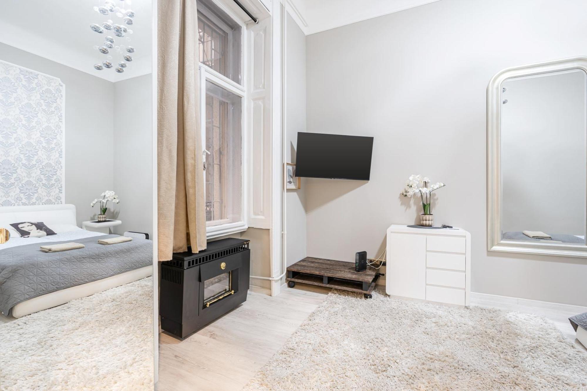 Sea Holly Apartment - With Perfect Location 2 Separate Bdrms Budapesta Exterior foto
