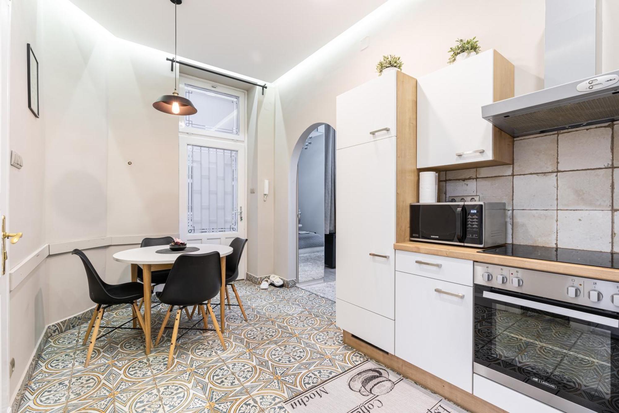 Sea Holly Apartment - With Perfect Location 2 Separate Bdrms Budapesta Exterior foto
